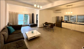 Big apt near sea heart of tlv 2 bdr salon max 8pax